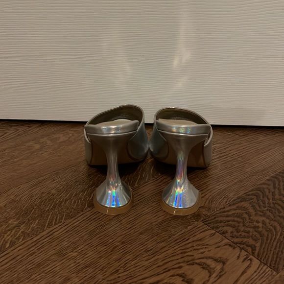 Women’s silver heel. Never worn - Picture 3 of 3